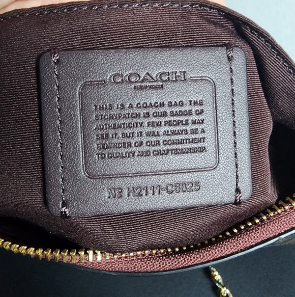 ✨️NWT✨️ Coach Signature Colorblock Jes Baguette, 2021, $350 MSRP - Picture 9 of 9